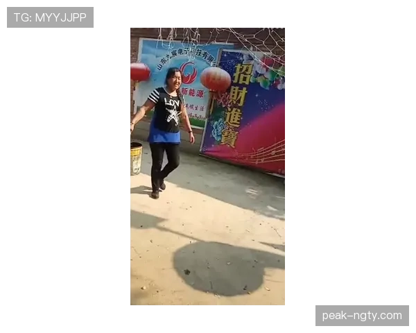 刚刷到石智勇回家那段，随手脱外套衣橱里一排名牌，我的钱包沉默了